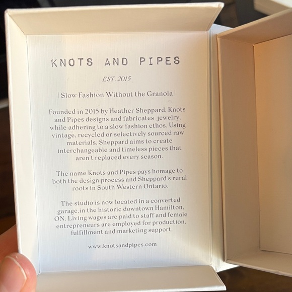 Elegant Gold Pearl Necklace - Picture 2 of 5